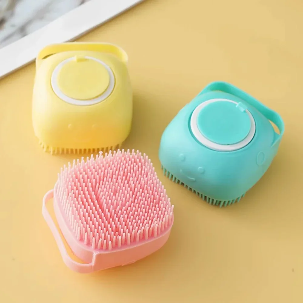 Escova de Banho para Cães e Gatos de Silicone com Reservatório de Sabão - Imagem 5