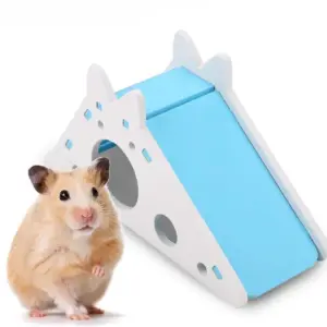 casinha de hamster de madeira com escada