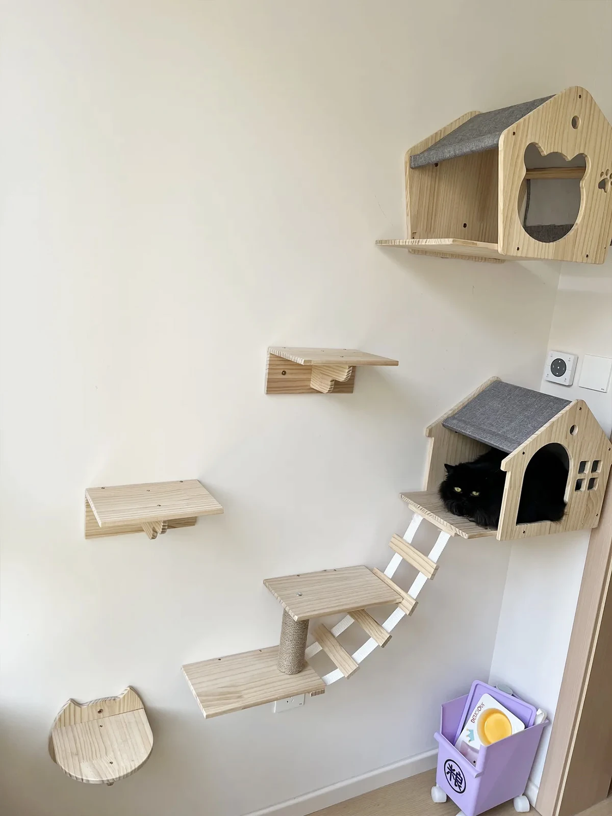 Casa de Parede para Gatos com Prateleira e Cama - Image 2