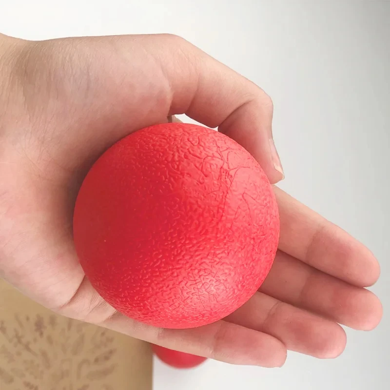 Bola para Cães de Borracha Sólida Média 7cm para Brincar e Treinar - Imagem 6