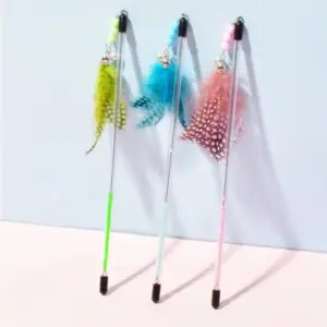 brinquedo para gatos com penas retrátil