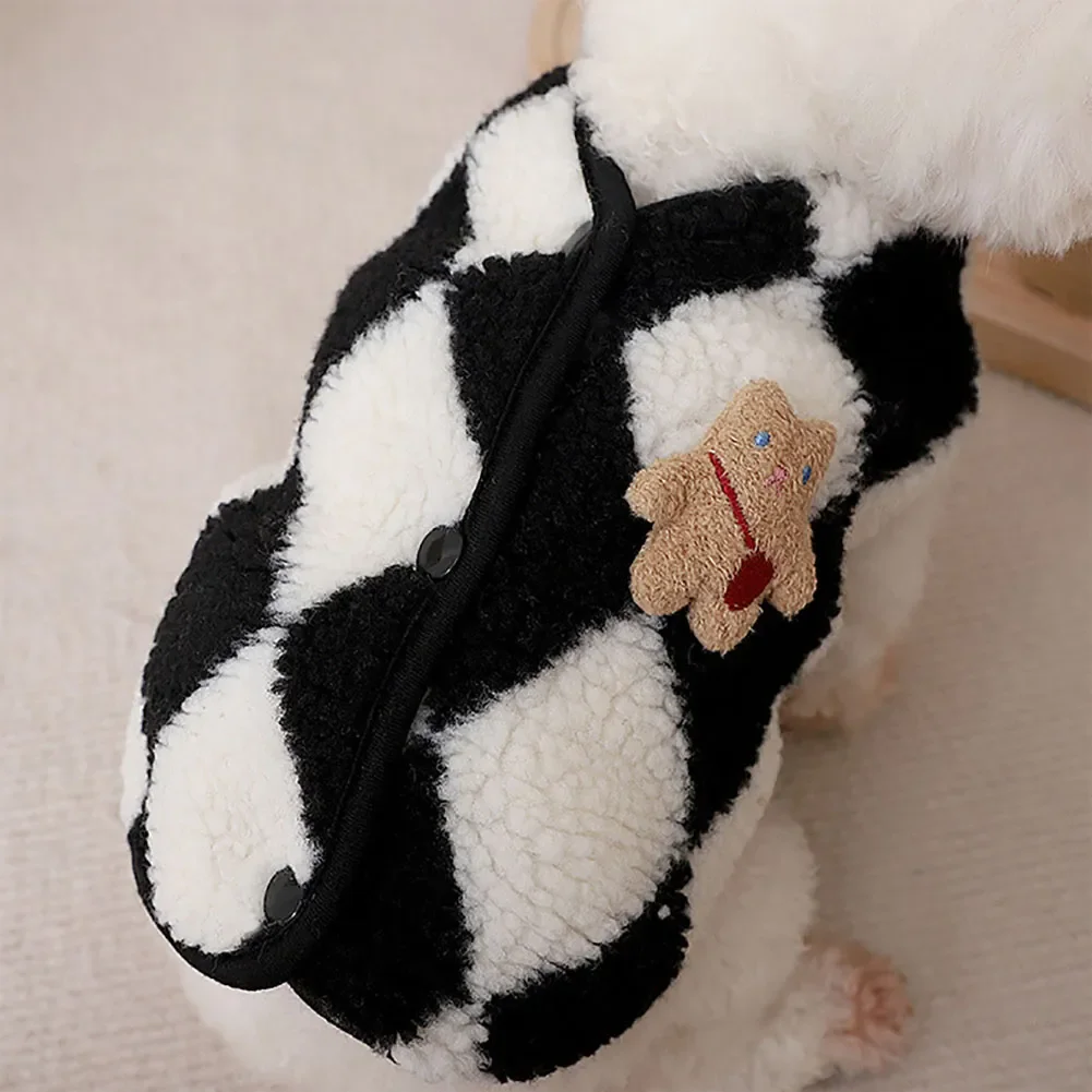 Colete para Cães Xadrez de Velo Preto para Inverno - Imagem 4