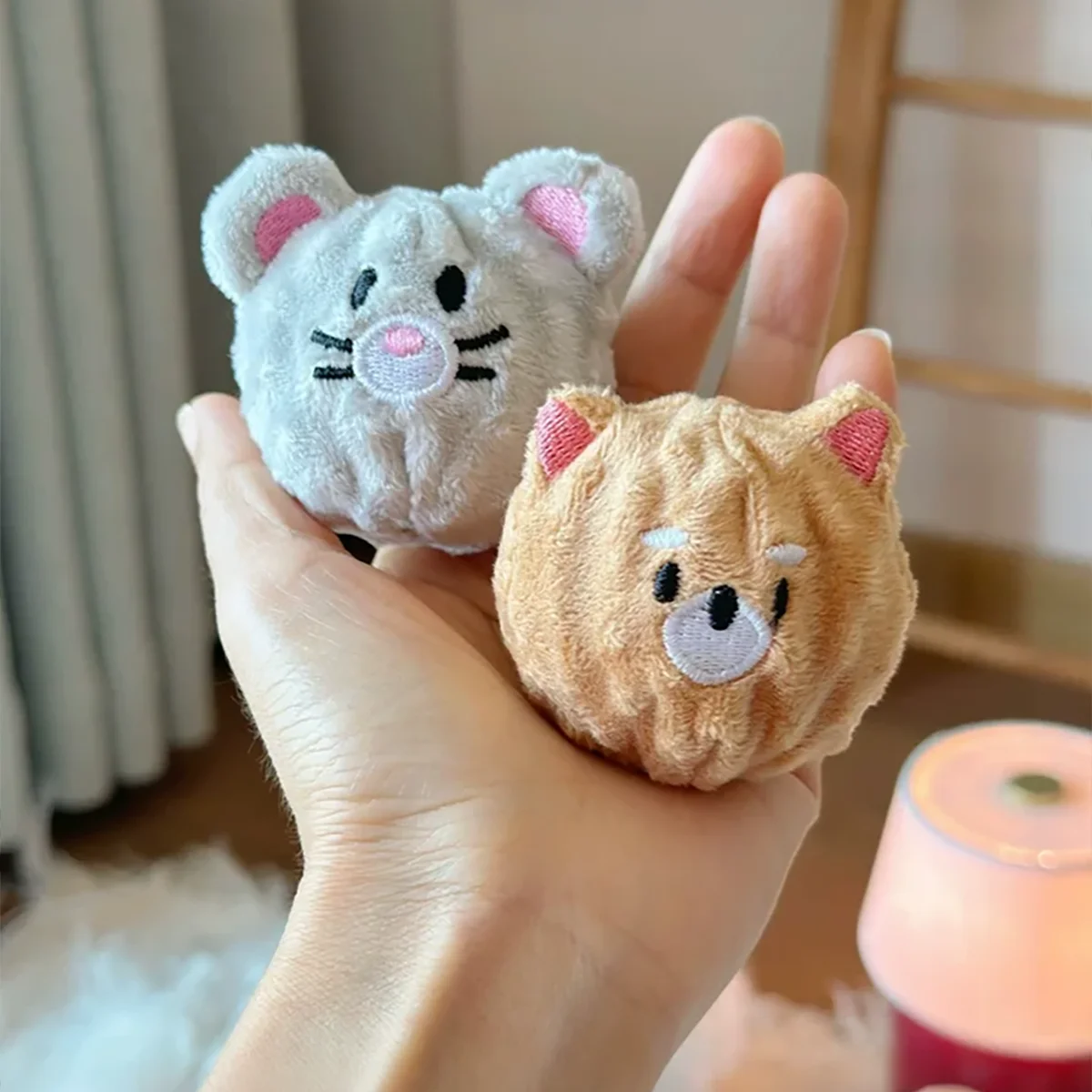 Brinquedo de Bola Squeaky para Cães e Gatos Pequenos com Espinhos - Imagem 5