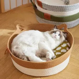 cama japonesa para gatos de rattan