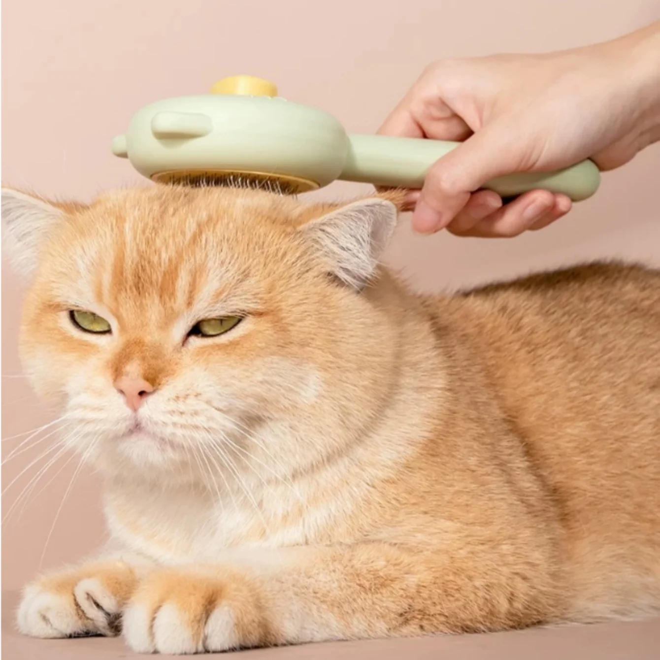 Escova para Gatos e Cães de Pelagem Curta ou Longa com Botão de Liberação - Imagem 3