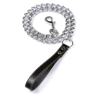 trela de metal para cães com alça de couro