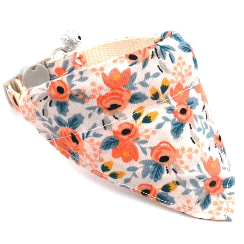 Bandana Triângulo para Cães Ajustável para Pescoços de 19-32 cm - Image 4