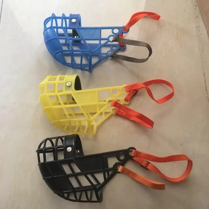 Focinheira Ajustável para Cães de Plástico Leve e Confortável - Imagem 5