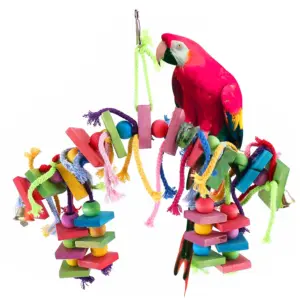 brinquedo de madeira para pássaros