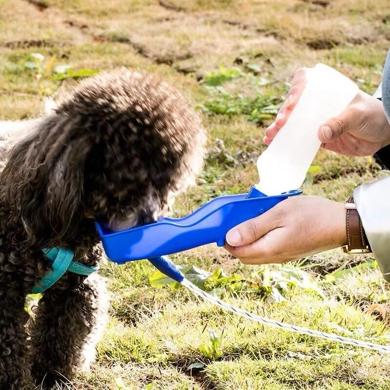 Garrafa de Água Portátil para Cães e Gatos de Plástico Durável - Imagem 5