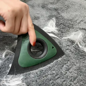 escova removedora de pelos para cães e gatos