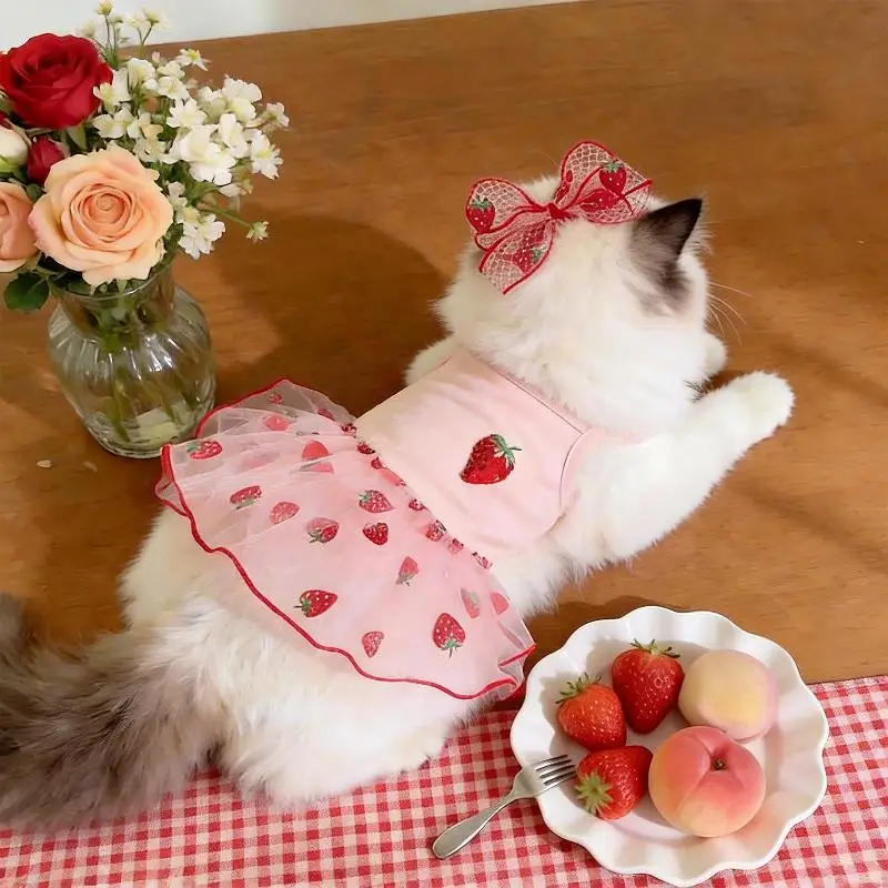 Vestido para Cães e Gatos de Poliéster Estampa Morango Sem Mangas - Imagem 3