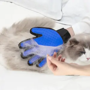 luva para remover pelos de cães e gatos